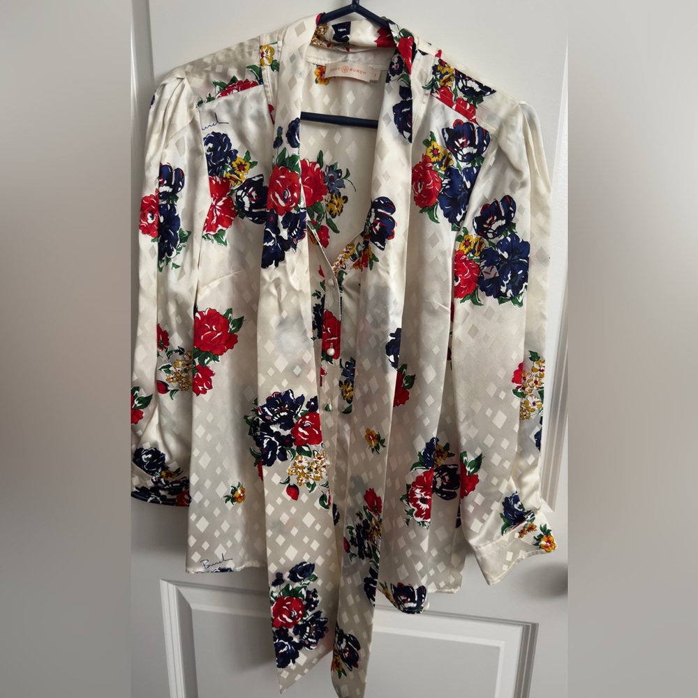 Tory Burch Silk Button Down Bow Blouse With Removable Bow.  Size 2.